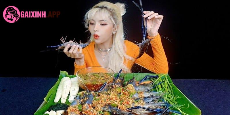 Cách trò chuyện và ngoại hình của Hotgirl Mukbang