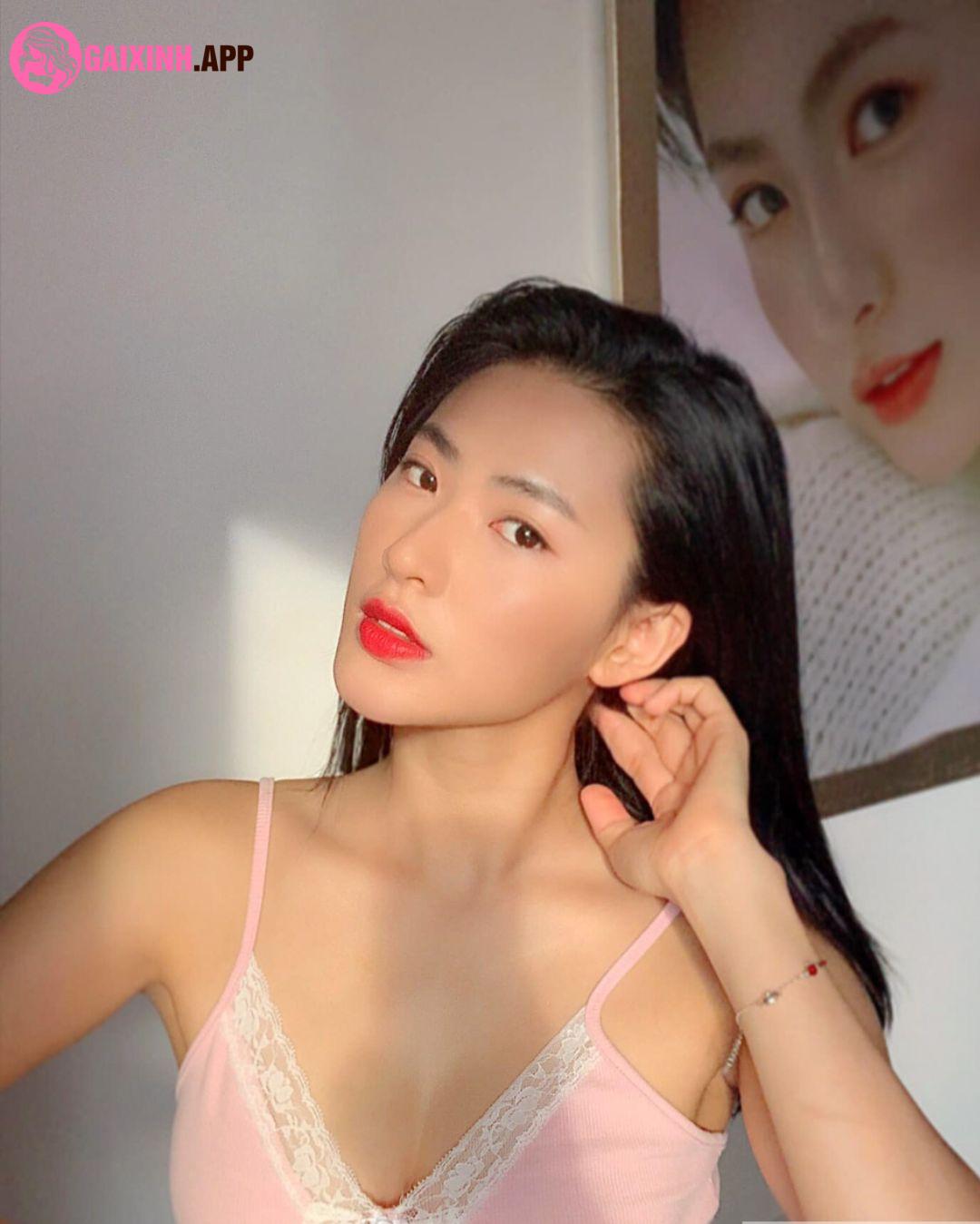 Nguyễn Minh Trang hotgirl gây ấn tượng với thần thái tự tin 