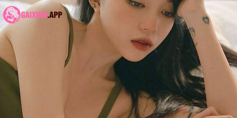 Nữ hotgirl xinh đẹp và trẻ trung